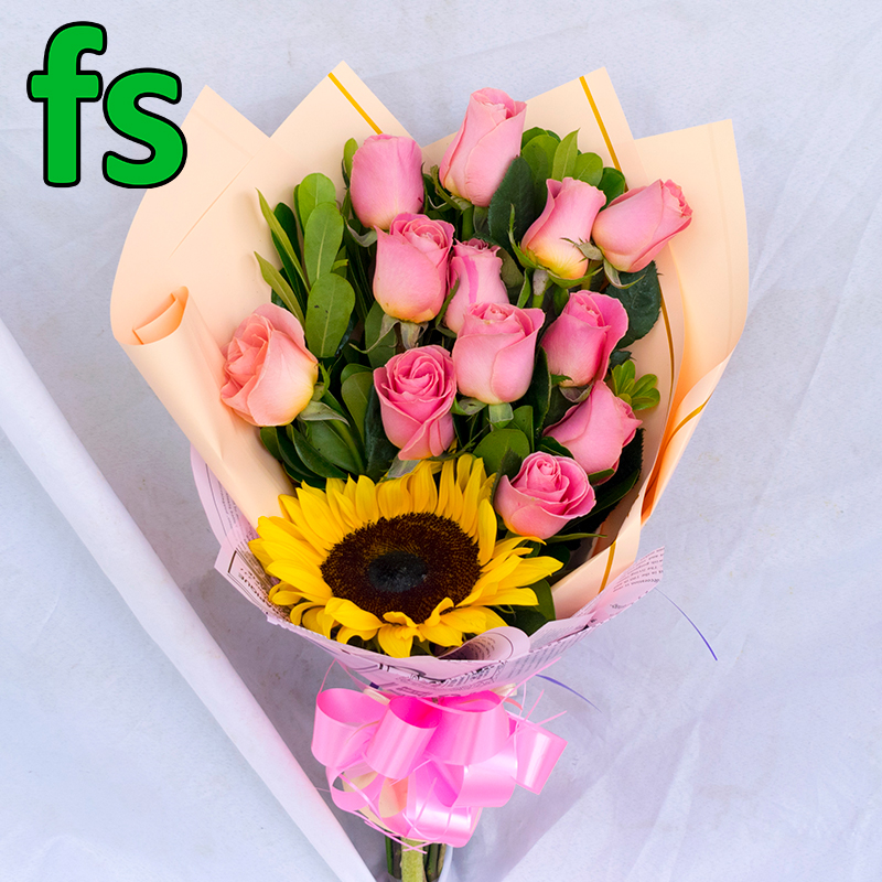 Ramo de 12 rosas y girasol