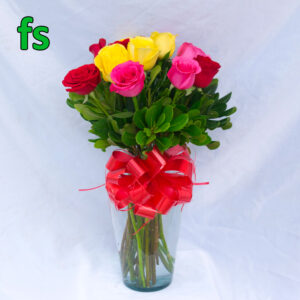 Rosas multicolor en jarron