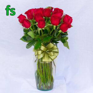 Jarron con 24 rosas rojas
